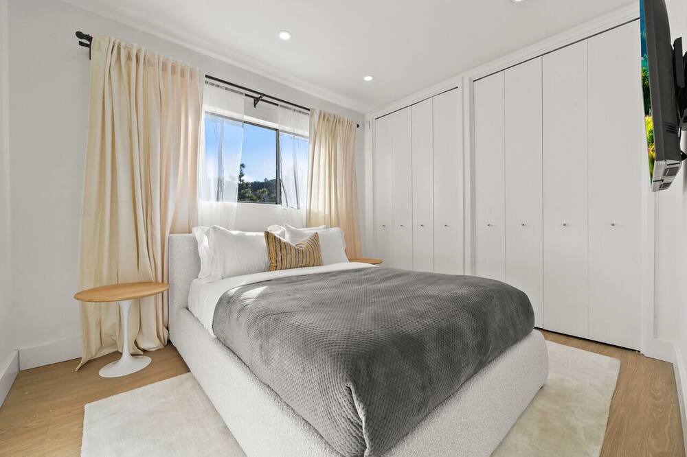 Photo of Bedroom in Beverly Glen