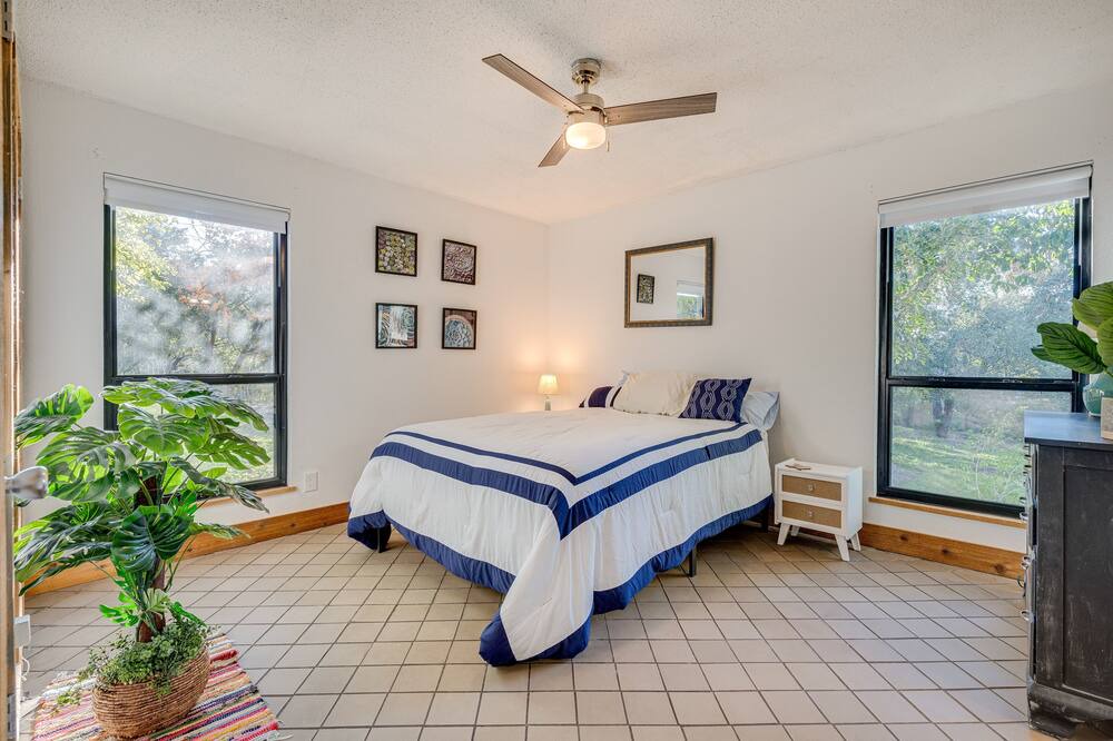 Photo of Bathroom in Apache Shores