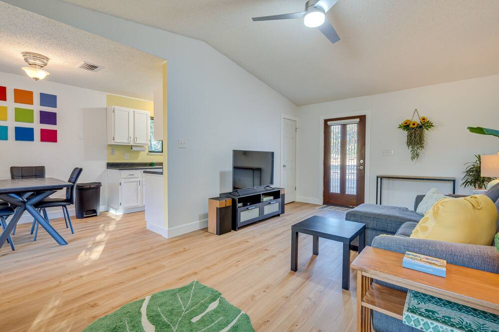 Photo of Livingroom in Apache Shores