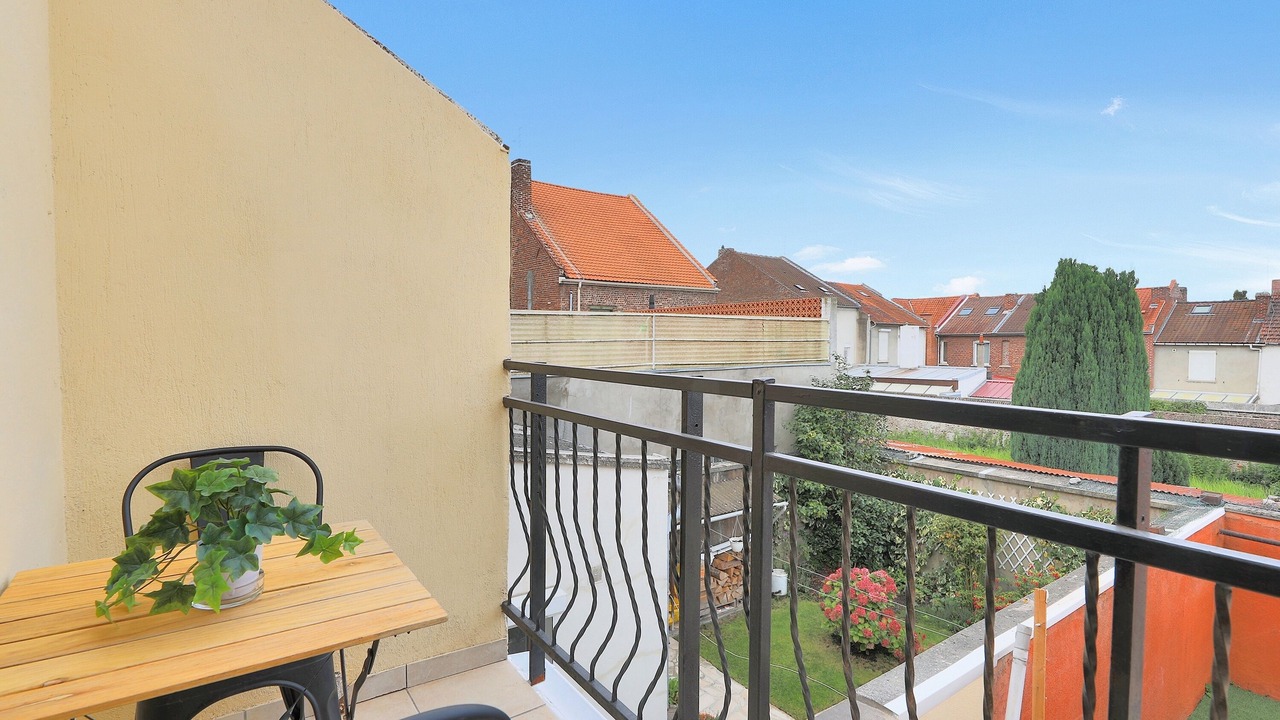 Photo of Outdoor in Lens