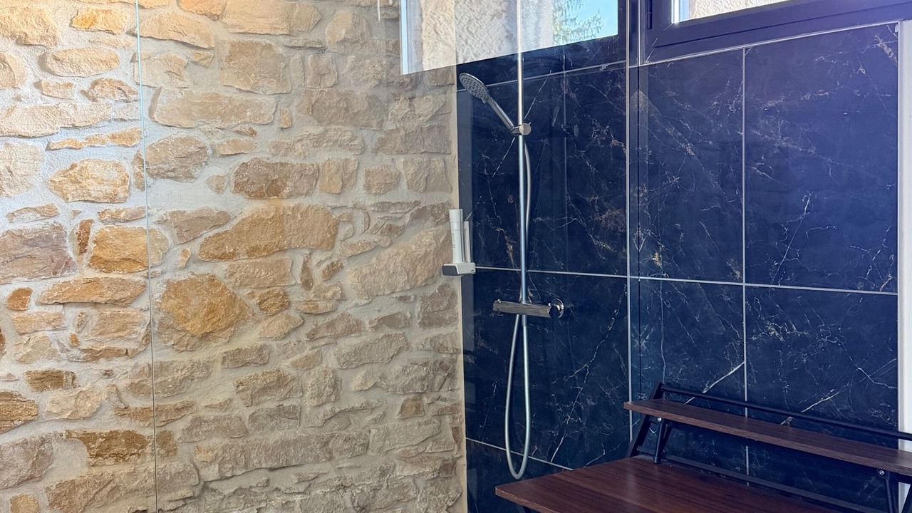Photo of Bathroom in Ruy-Montceau
