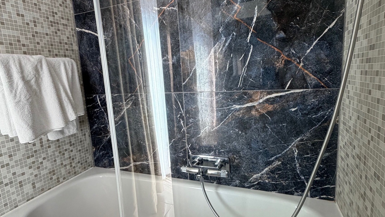 Photo of Bathroom in Ruy-Montceau