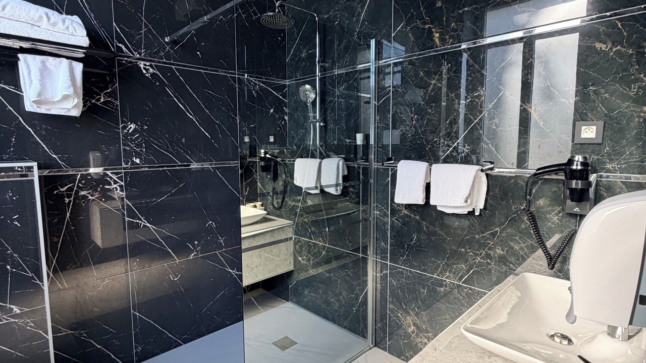 Photo of Bathroom in Ruy-Montceau