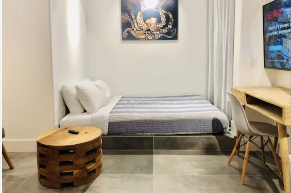 Photo of Bedroom in Pacific Palisades