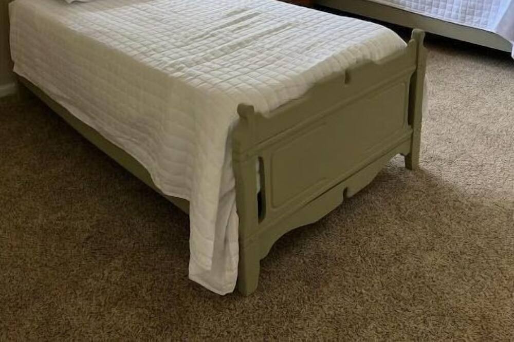 Photo of Bedroom in Burleson County