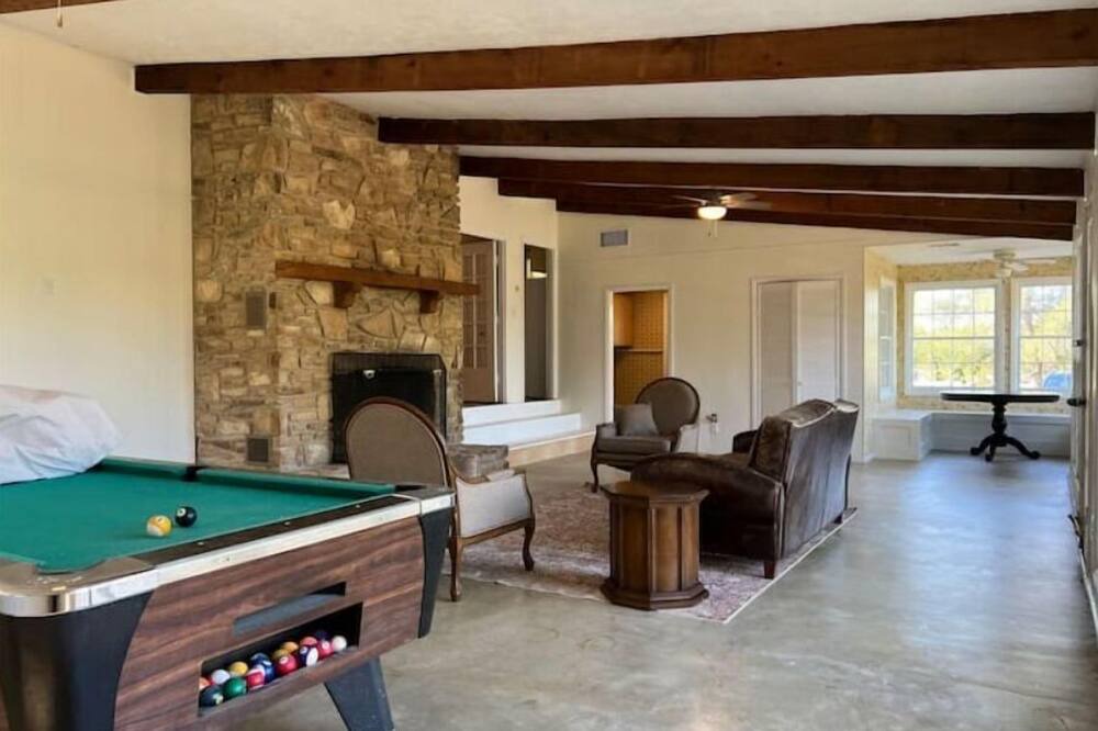 Photo of Bedroom in Burleson County