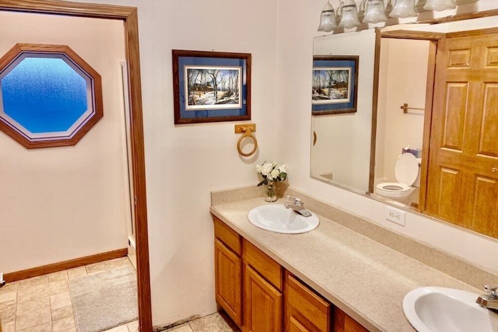 Photo of Bathroom in Lansing