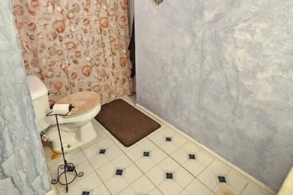 Photo of Bathroom in Firestone