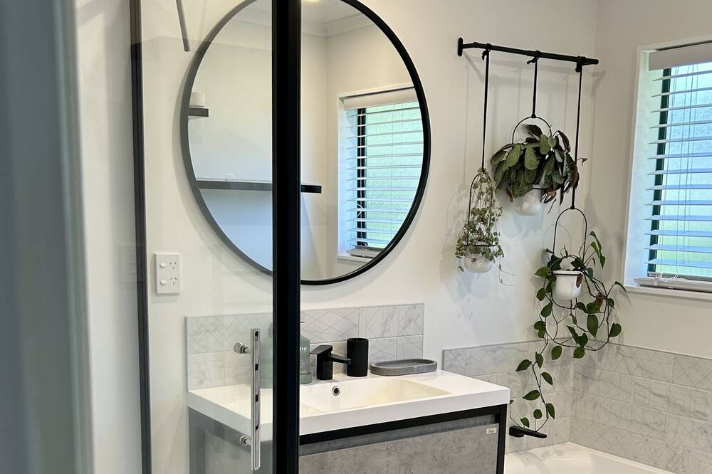 Photo of Bathroom in Omanu