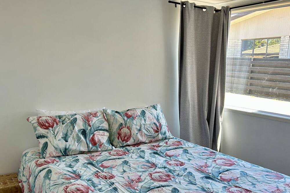 Photo of Bedroom in Omanu