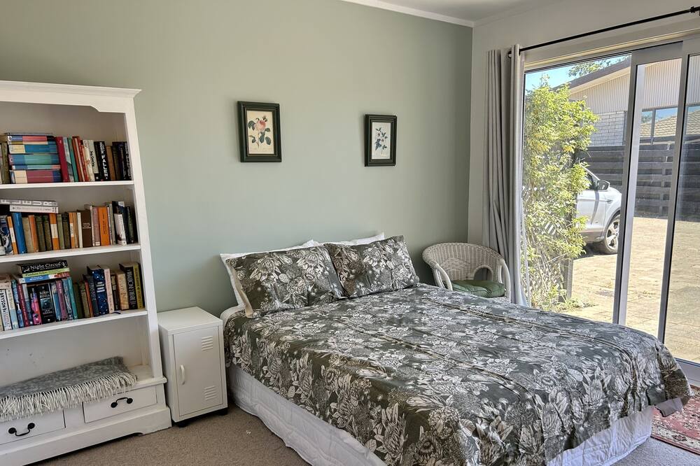 Photo of Bedroom in Omanu