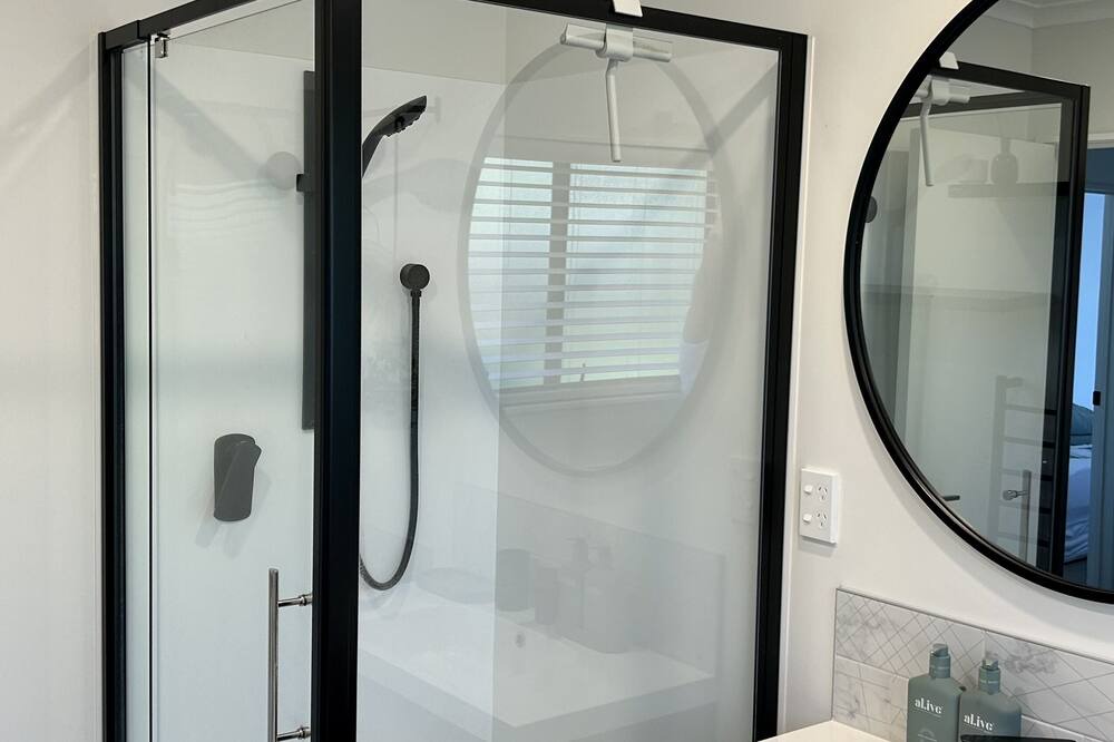 Photo of Bathroom in Omanu