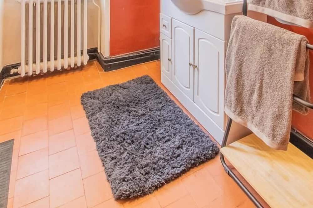 Photo of Bathroom in Saint-Julien-de-Civry