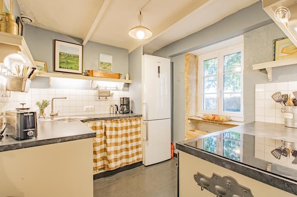 Photo of Kitchen in Saint-Julien-de-Civry