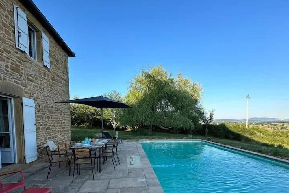 Photo of Outdoor in Saint-Julien-de-Civry