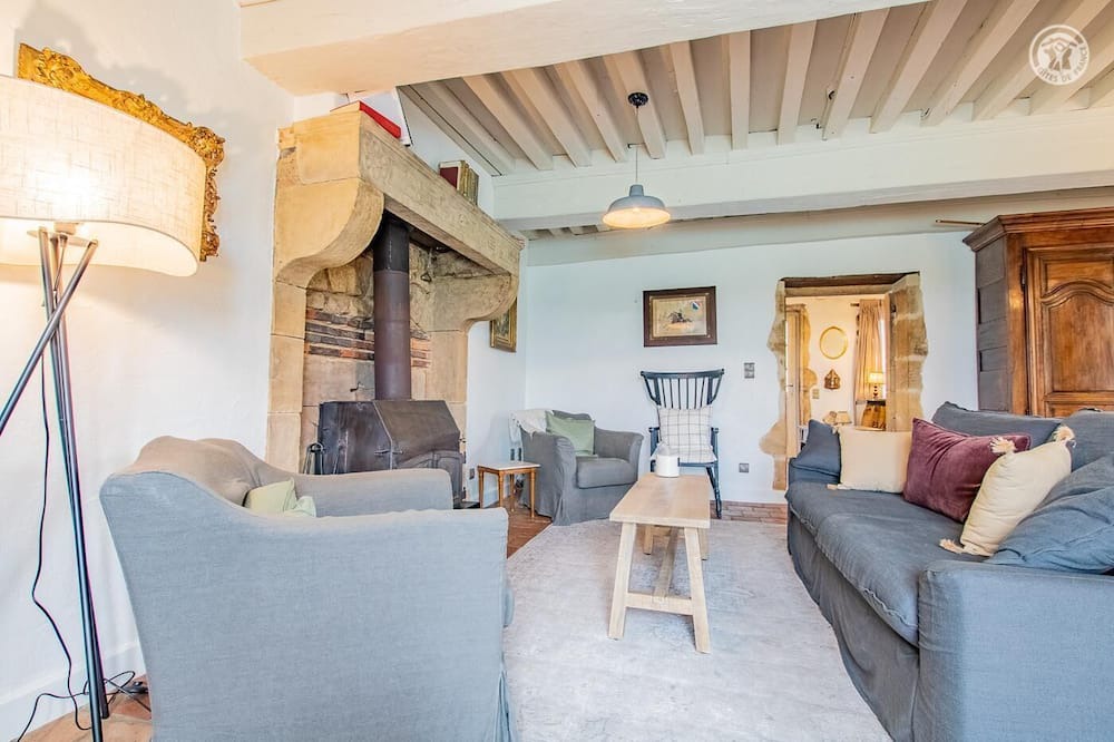 Photo of Livingroom in Saint-Julien-de-Civry