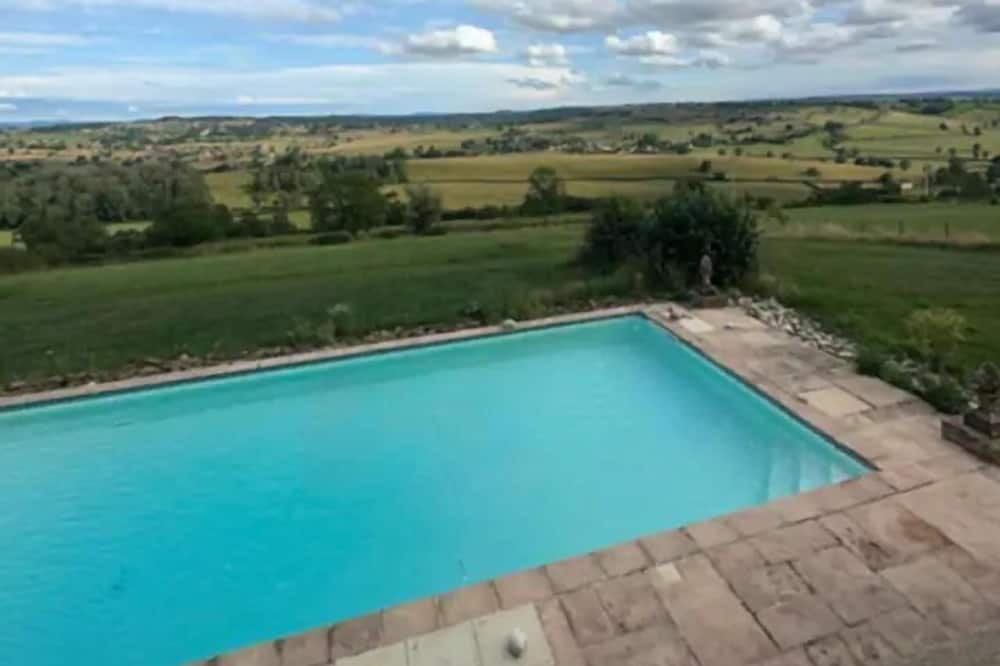 Photo of Outdoor in Saint-Julien-de-Civry
