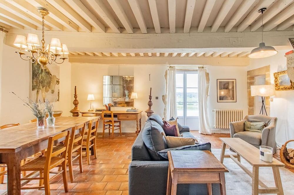 Photo of Livingroom in Saint-Julien-de-Civry