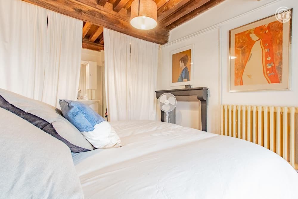 Photo of Bedroom in Saint-Julien-de-Civry