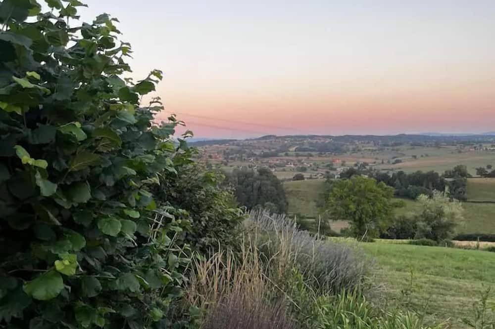 Photo of Outdoor in Saint-Julien-de-Civry