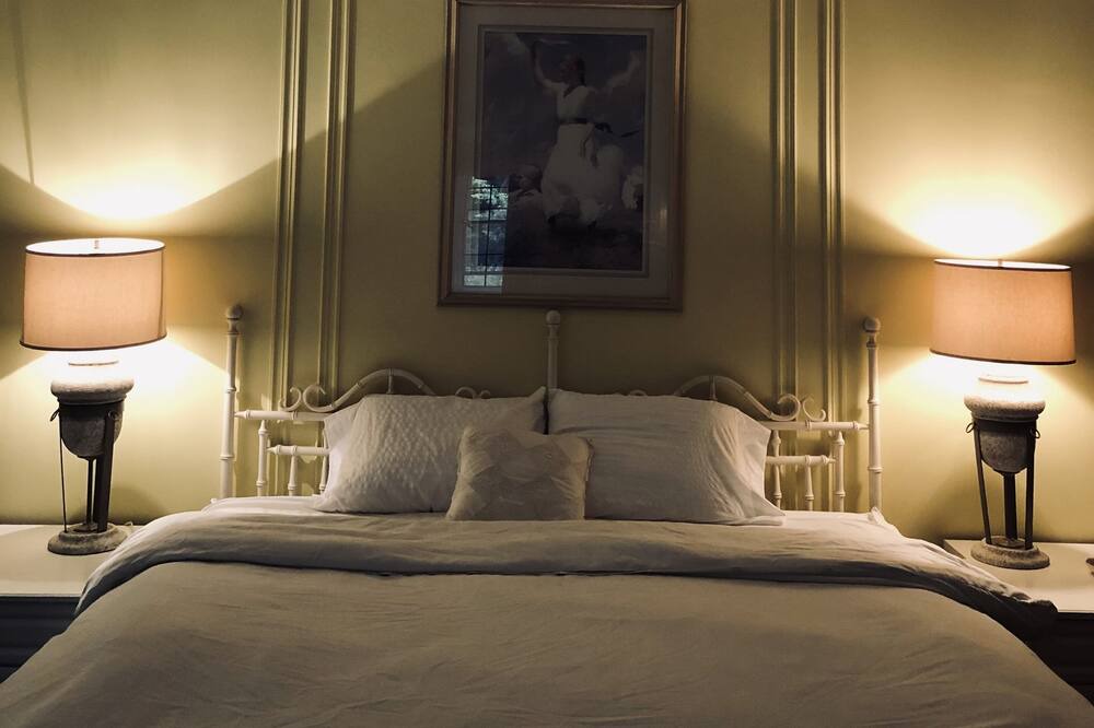 Photo of Bedroom in Grosse Pointe