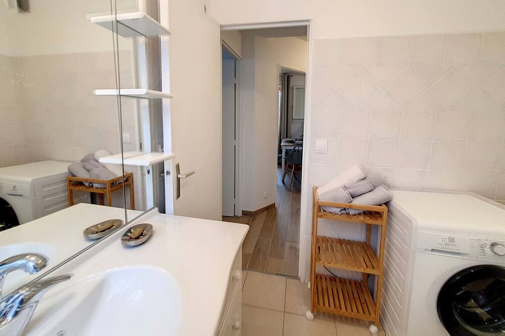 Photo of Bathroom in Manosque