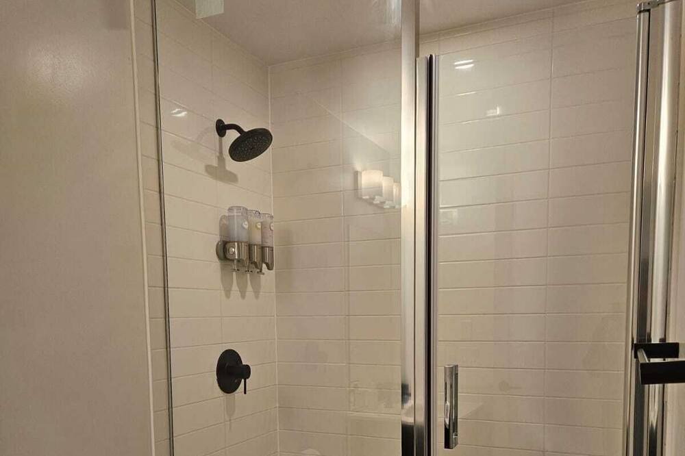 Photo of Bathroom in Harwood
