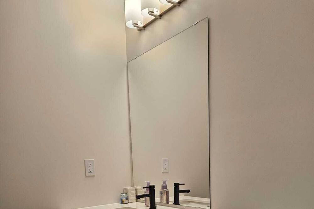 Photo of Bathroom in Harwood