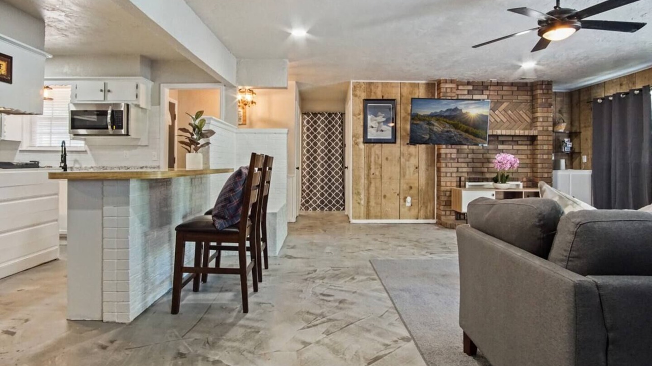 Photo of Livingroom in Midwest City