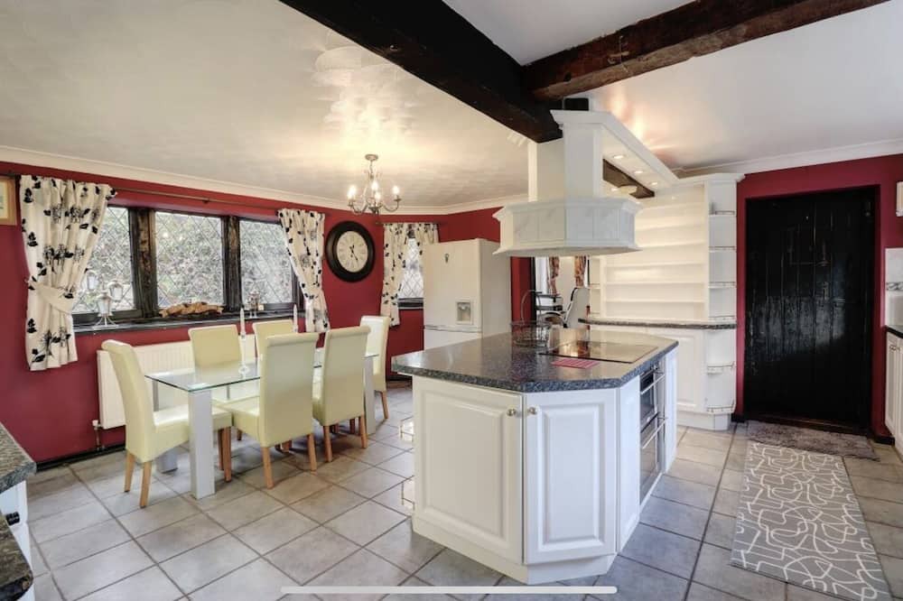 Photo of Kitchen in Waterlooville