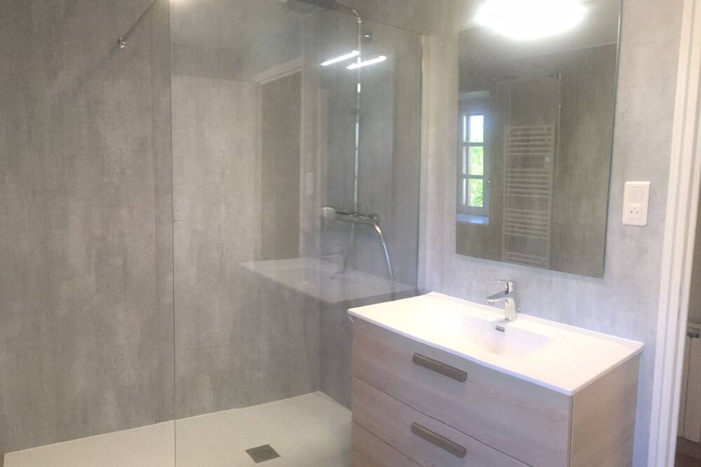 Photo of Bathroom in Buzeins
