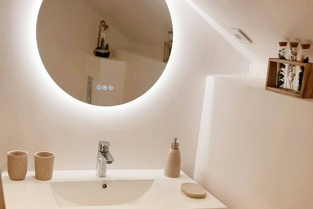 Photo of Bathroom in Ligny-le-Ribault