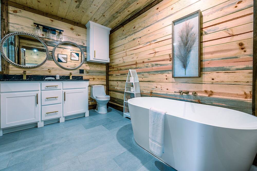 Photo of Bathroom in Broken Bow