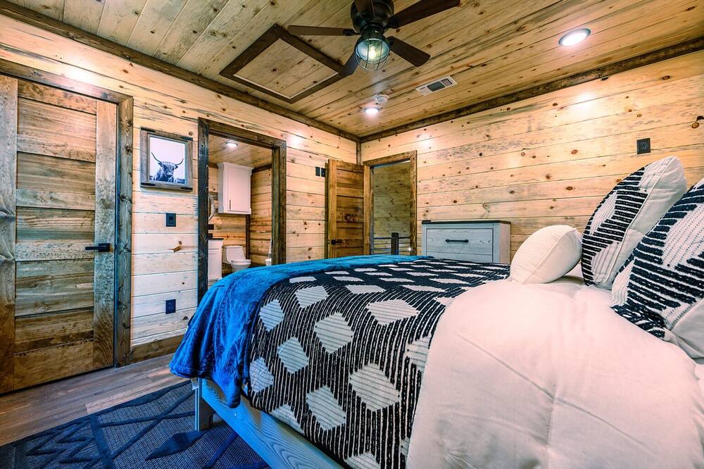 Photo of Bedroom in Broken Bow