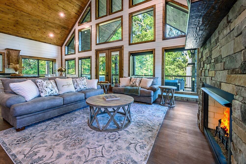 Photo of Livingroom in Broken Bow
