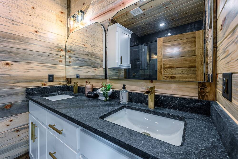 Photo of Bathroom in Broken Bow