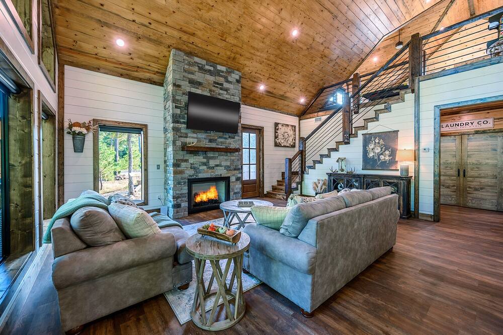Photo of Livingroom in Broken Bow