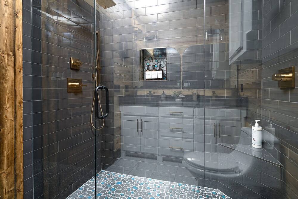 Photo of Bathroom in Broken Bow