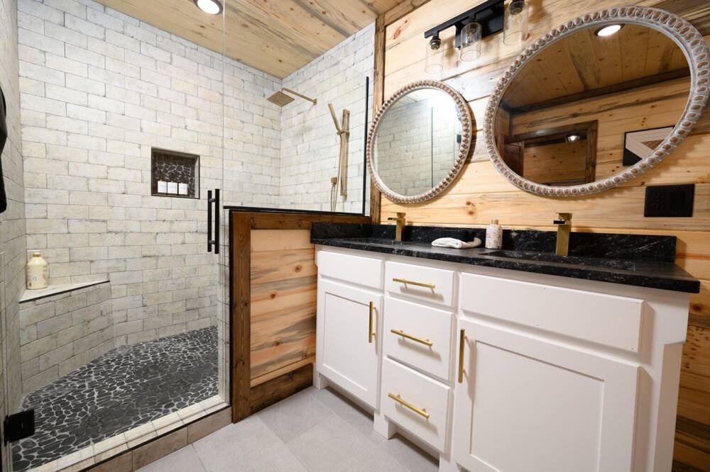 Photo of Bathroom in Broken Bow