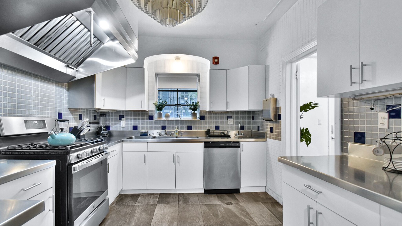 Photo of Kitchen in Flamingo/Lummus