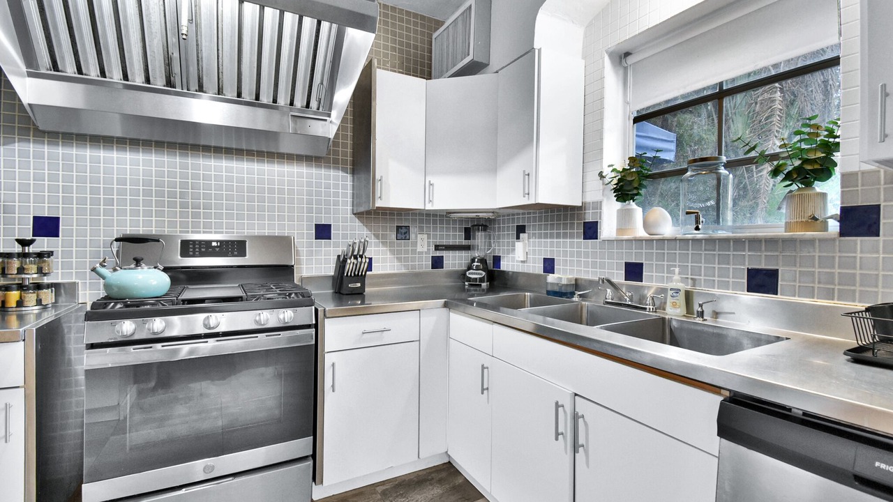 Photo of Kitchen in Flamingo/Lummus