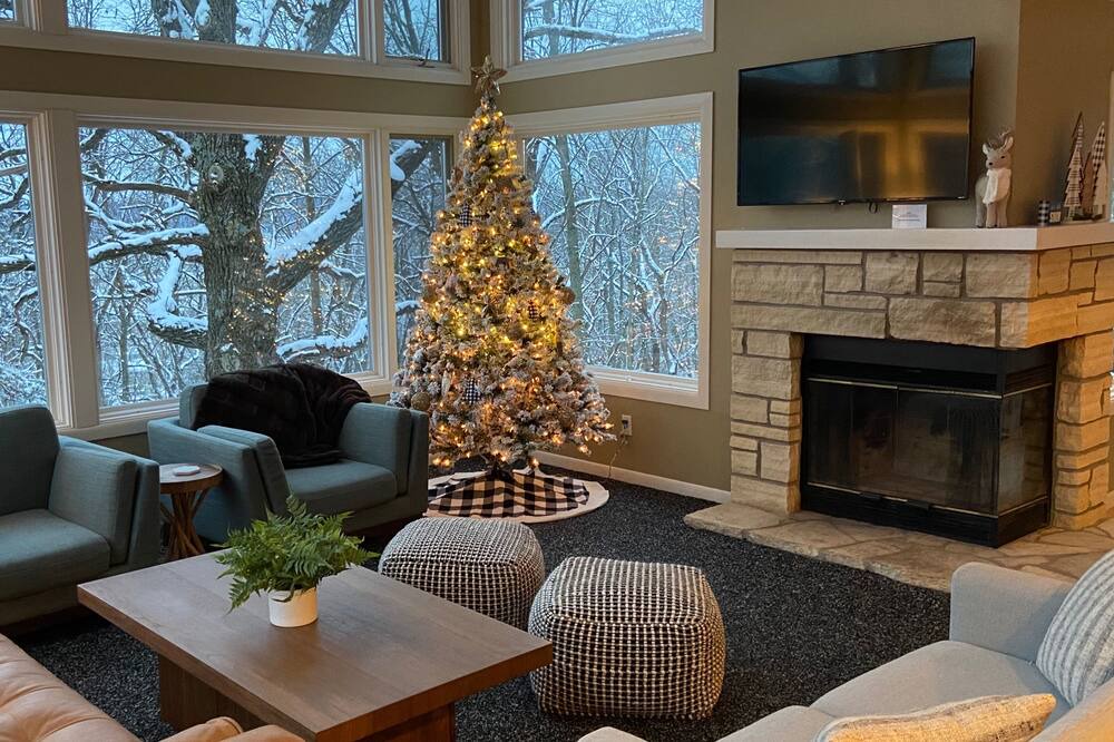 Photo of Livingroom in The Galena Territory