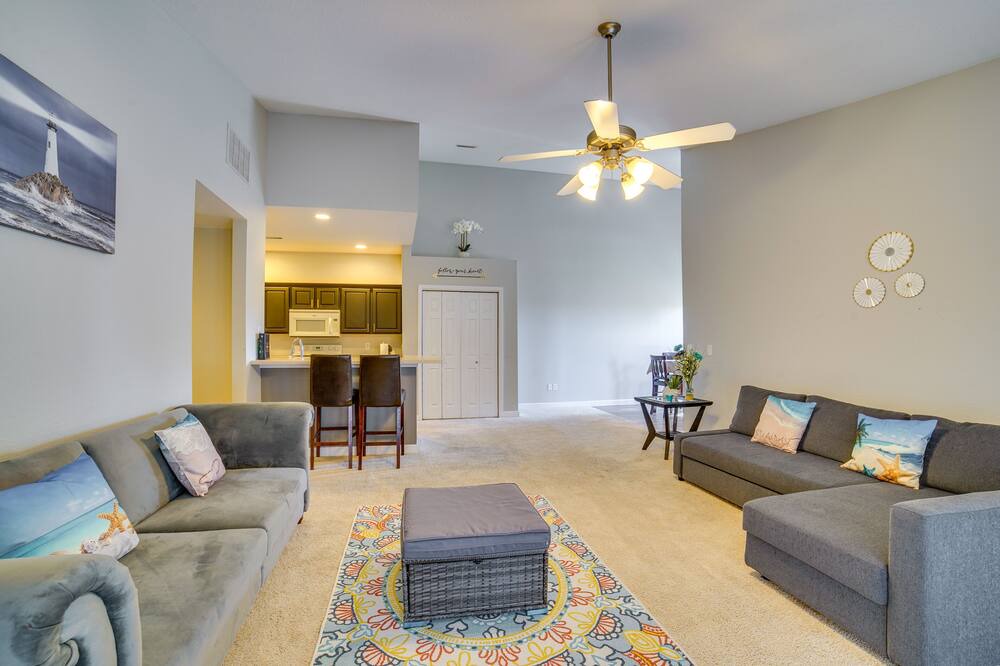 Photo of Livingroom in Champaign