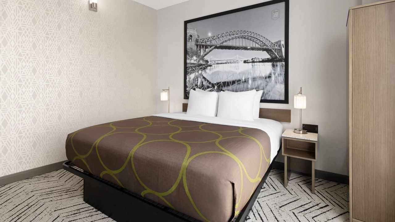 Photo of Bedroom in Concourse
