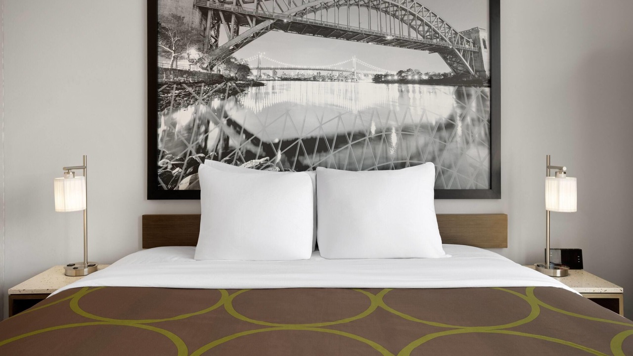 Photo of Bedroom in Concourse
