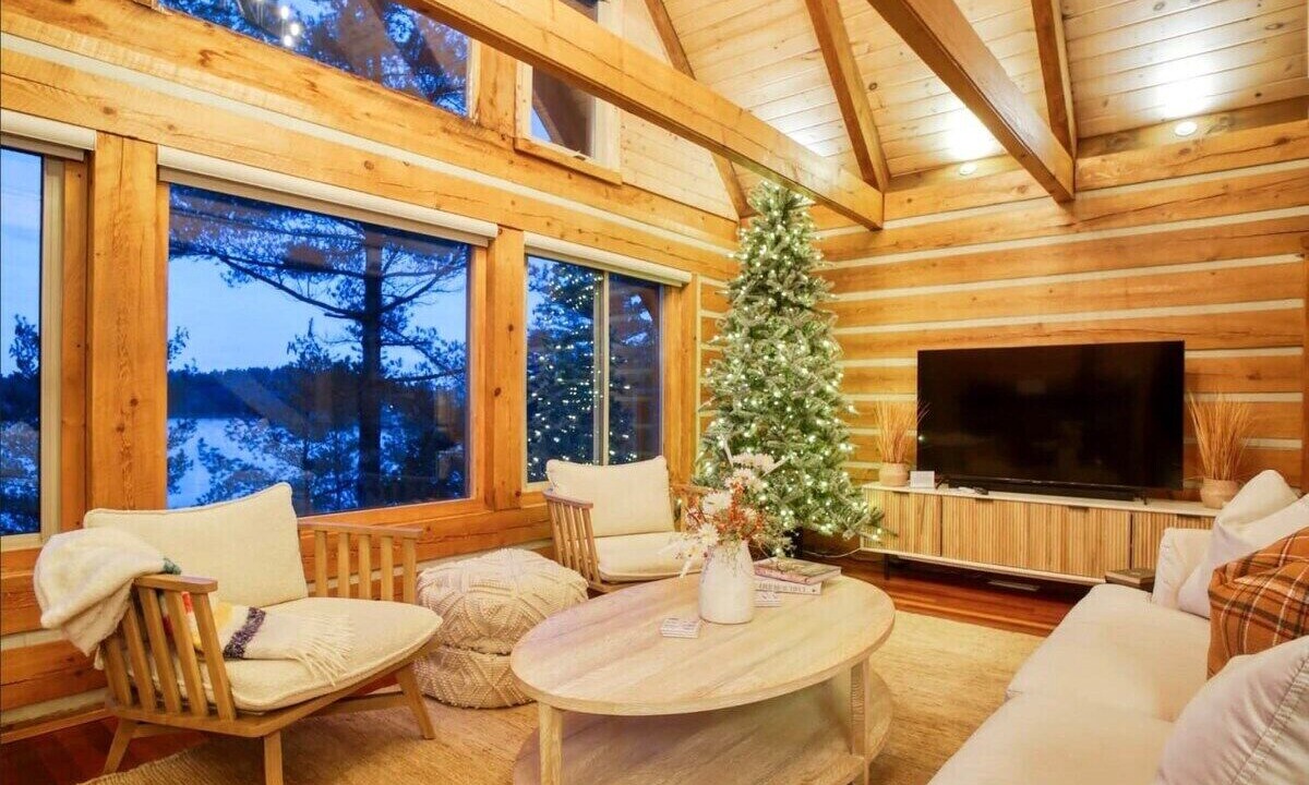 Photo of Livingroom in Parry Sound