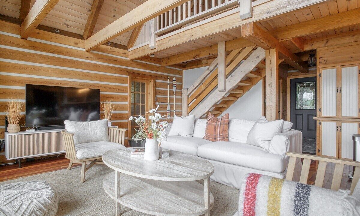 Photo of Livingroom in Parry Sound