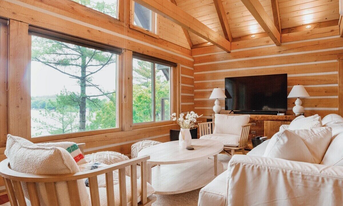 Photo of Livingroom in Parry Sound