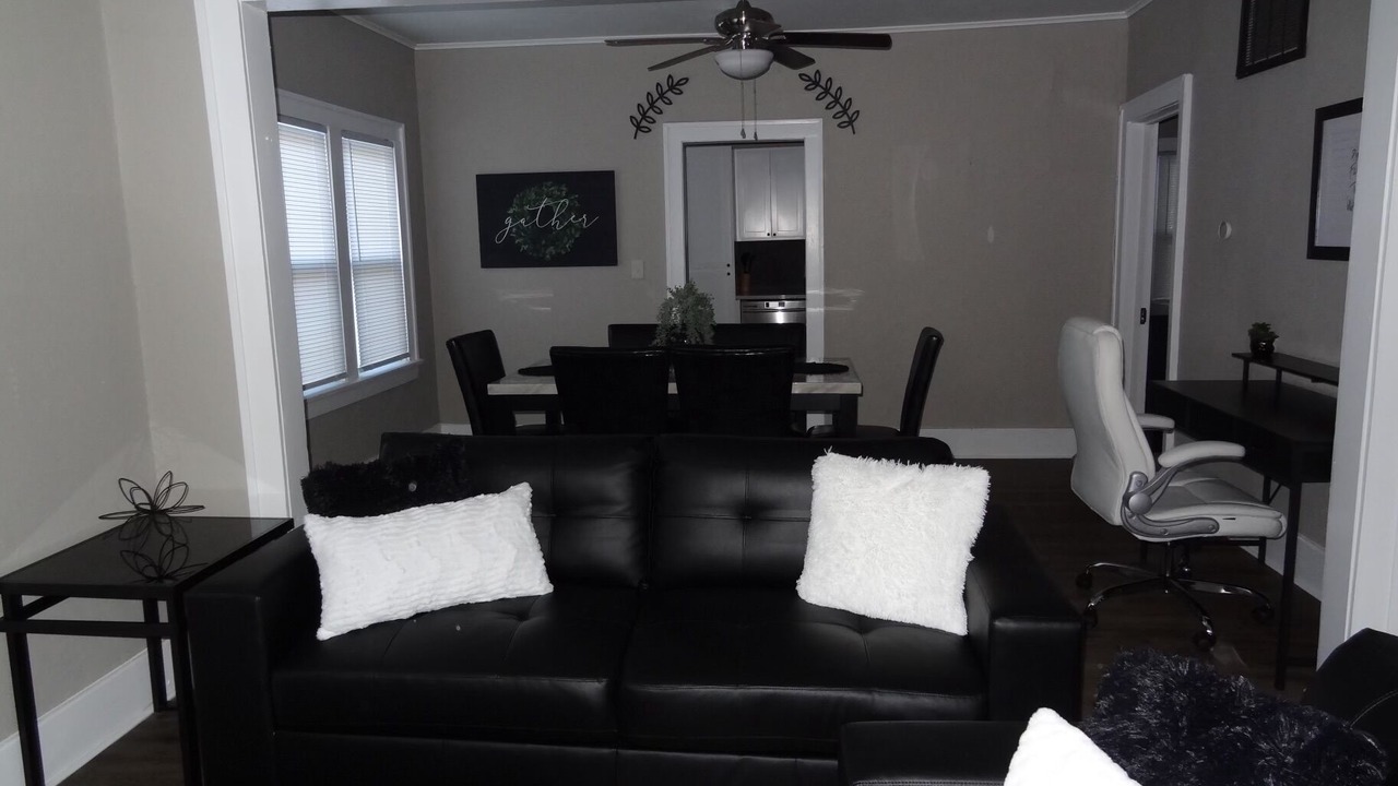 Photo of Livingroom in Enid