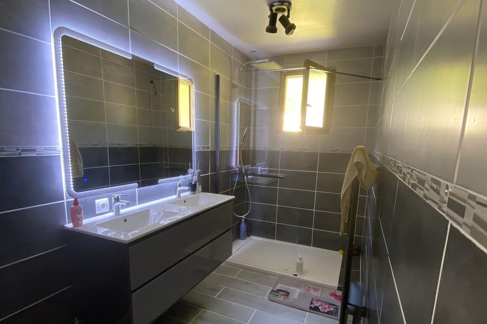 Photo of Bathroom in Chamigny